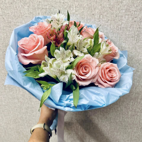 Букет «Фреш» – нежность розовых роз и белых альстромерий Ставрополь Ставропольский край